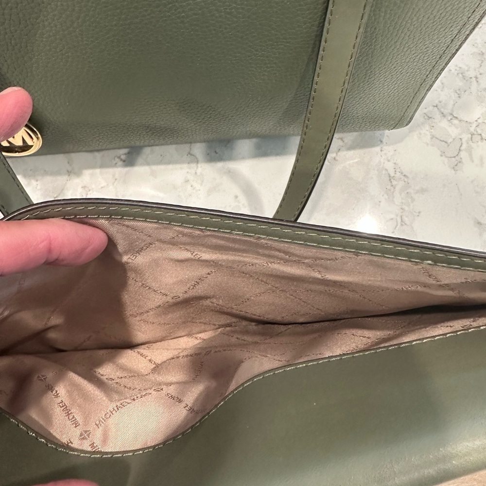 EUC Michael Kors Green Leather Shoulder Bag 3 in one tote - Picture 5 of 11